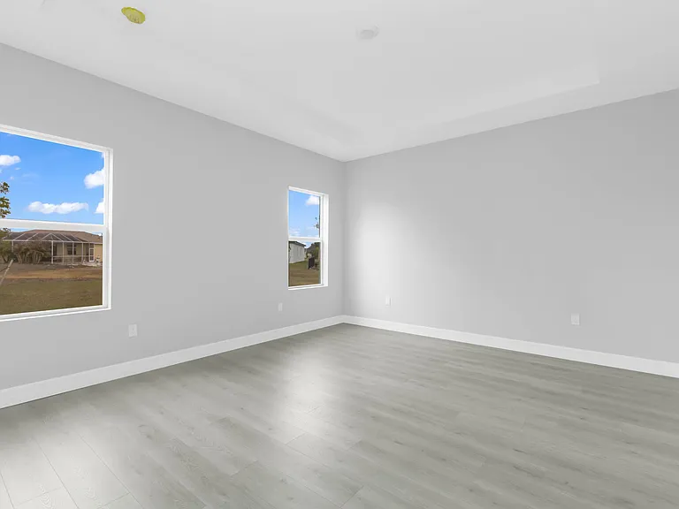 Builder provided photos - actual layout is reversed. Specific finishes may vary.