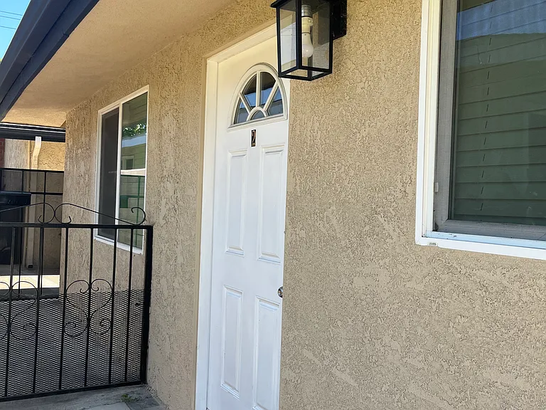 829 S Elliott Pl — Photo 7