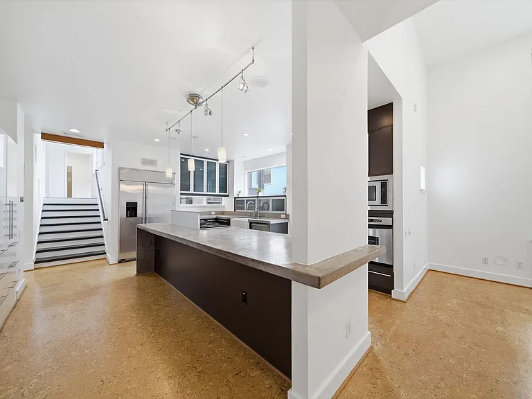 7002 Newcastle St — Photo 31