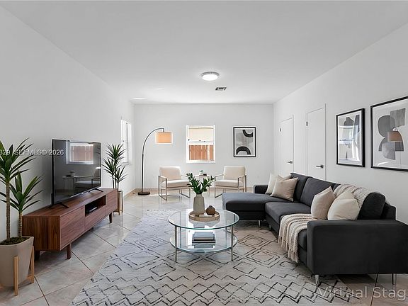 4th image of 2870 SW 21st St