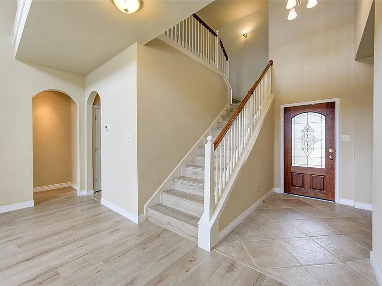 6018 Royal Hollow Ln — Photo 3