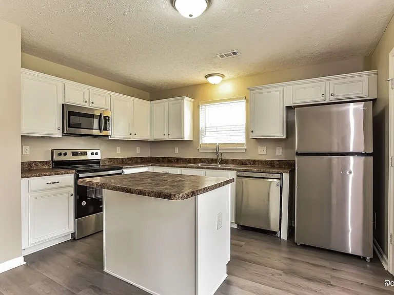 3015 Deer Trail Dr — Photo 3