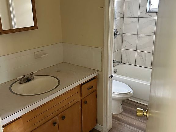 5th image of 604 Carpenter Dr