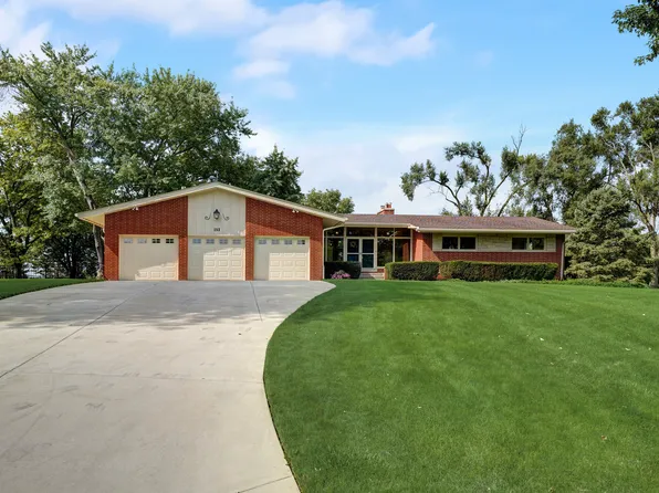 153 Hillcrest Dr, Barrington, IL 60010