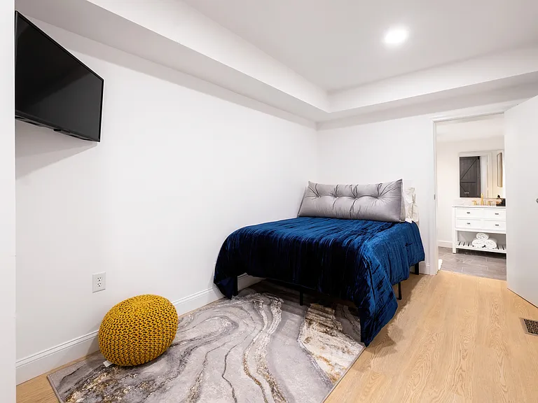 1923 Gough St #1 — Photo 9