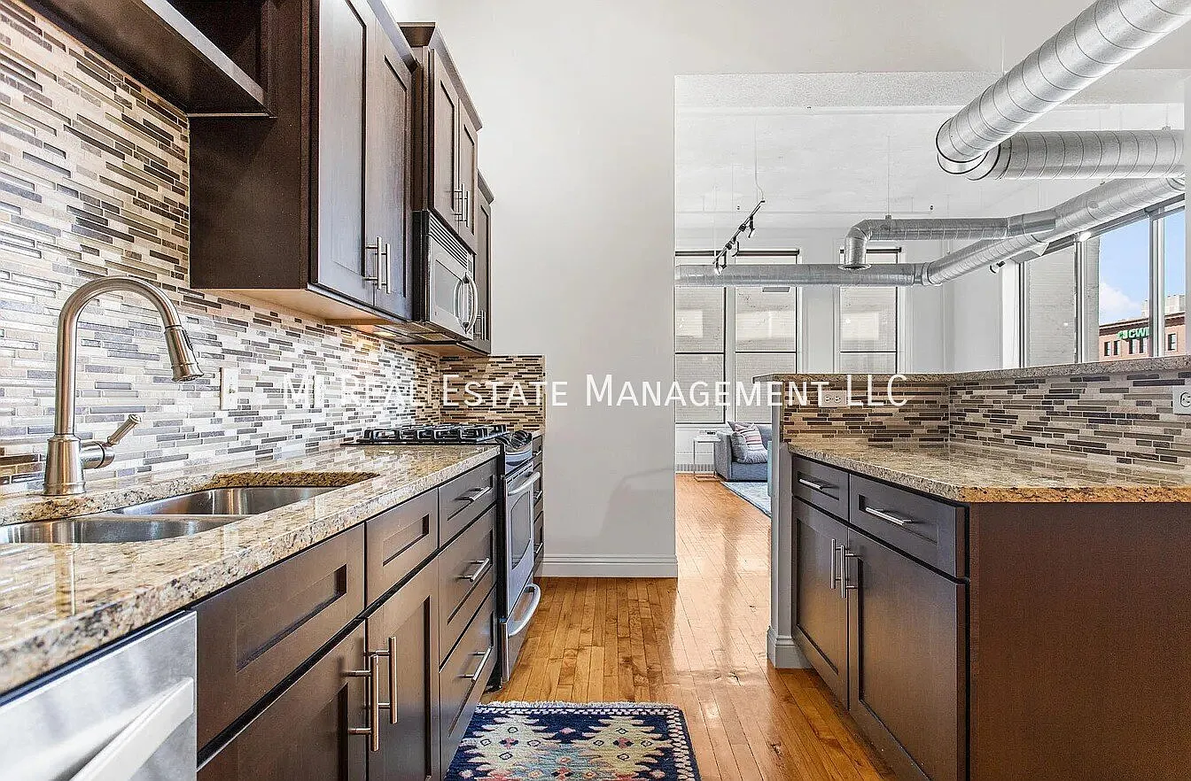 2 bed, 2.0 bath, 1496 sqft, $3,750 — Photo 4