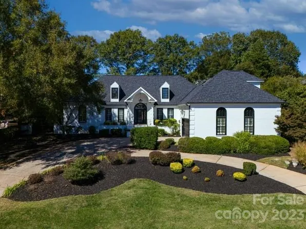 8232 Greencastle Dr, Charlotte, NC 28210