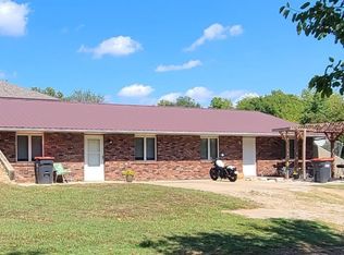 73-75 Sycamore St, Cassville, MO 65625