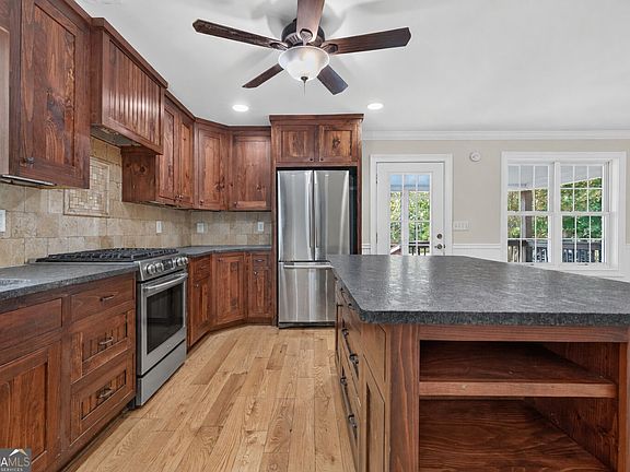3rd image of 406 Vineyard Rd
