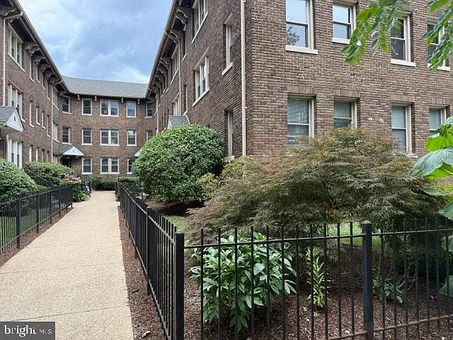 1725 Lanier Pl NW #24B — Photo 10