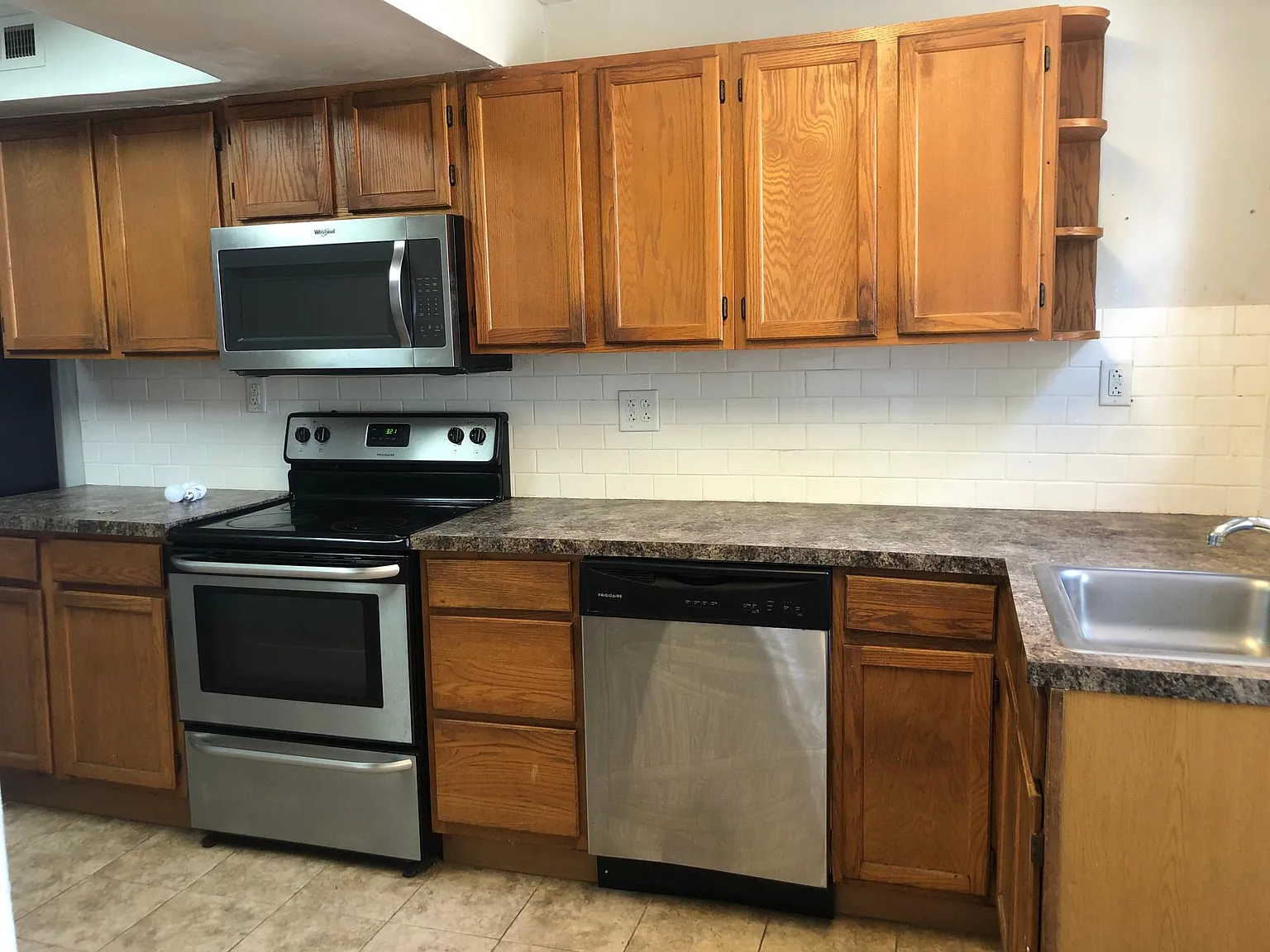 4 bed, 1748 sqft, $2,500 — Photo 2