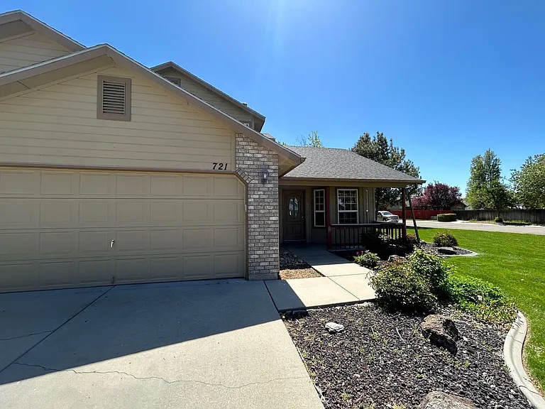 721 E Hawk St — Photo 1