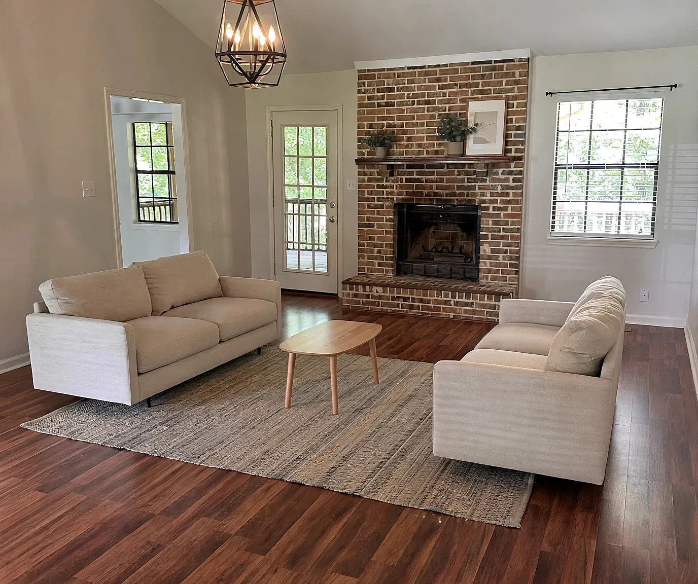 3 bed, 2200 sqft, $2,450 — Photo 3