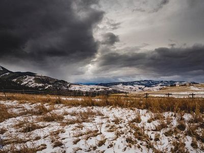 Bear Crossing Rd, Gallatin gateway, MT, 59730