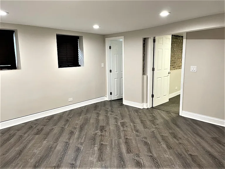 1636 W Roscoe St #G — Photo 13
