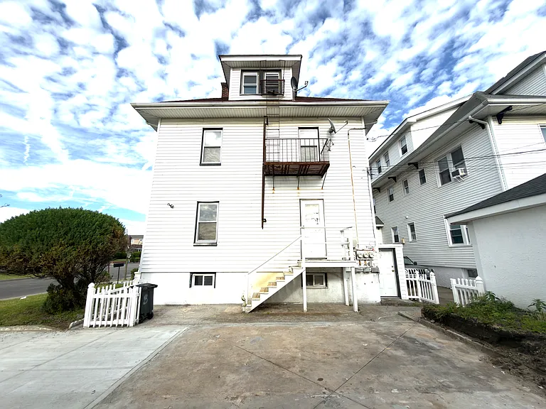 302 W Hudson St #1 — Photo 2