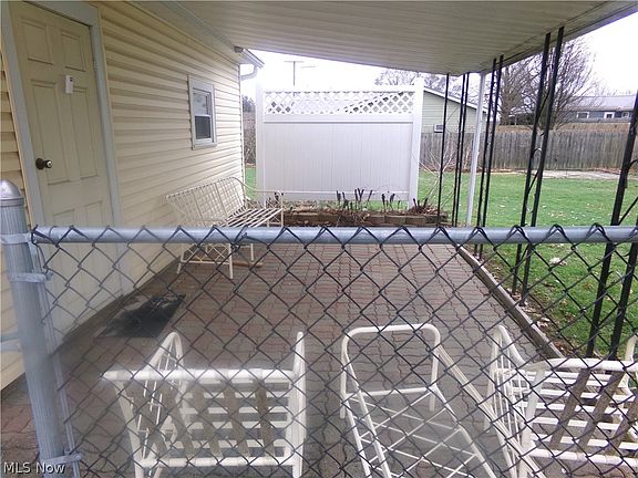 4th image of 213 W Stewart Ave
