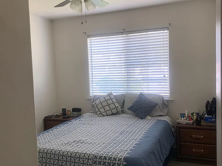 905 W Millbrook St — Photo 8