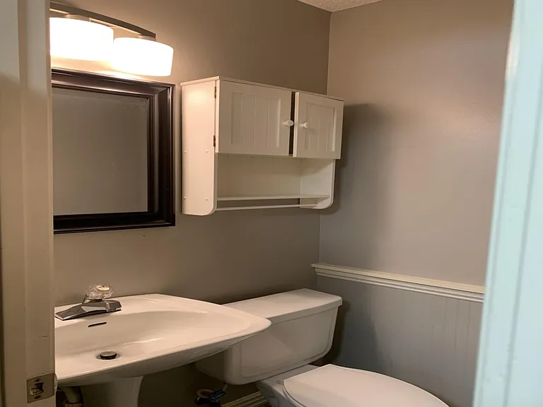 605 W Benton St #C — Photo 8