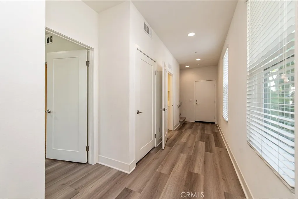 3 bed, 1832 sqft, $4,850 — Photo 2