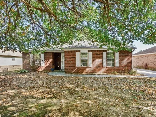 1314 N Tradition Ave, Fayetteville, AR 72704