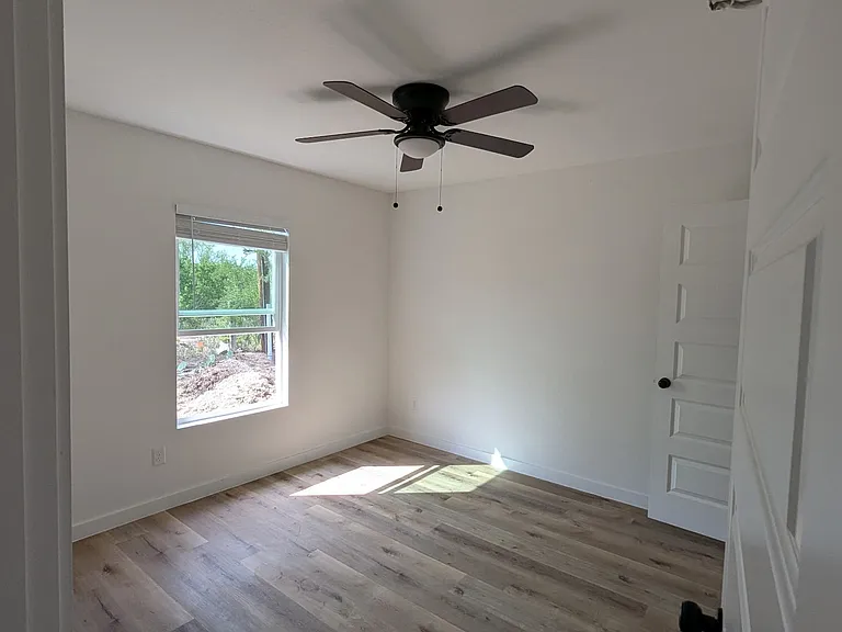 2105 Vista Rosa #B — Photo 11