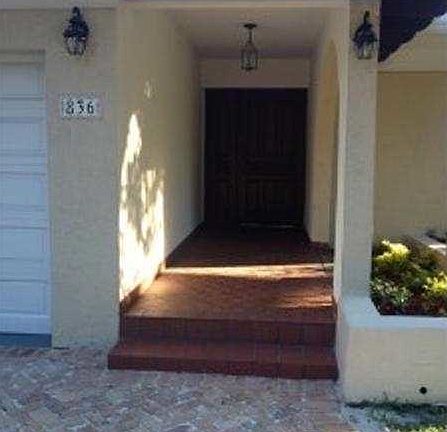 4th image of 836 Sorolla Ave