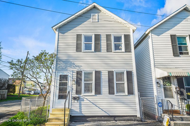 2nd image of 20 Andrewsville Court