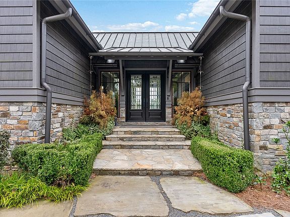 3rd image of 438 Winchester Ln