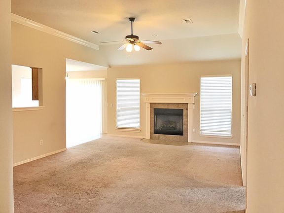 3rd image of 301 E Sweetwater Dr