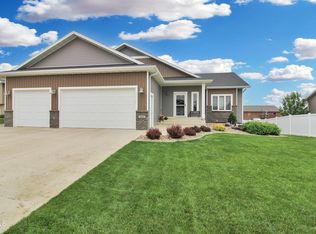 524 Quarry Ln, Bismarck, ND 58503