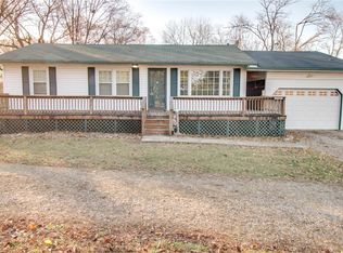 17519 Oak Rest Rd, Brighton, IL 62012