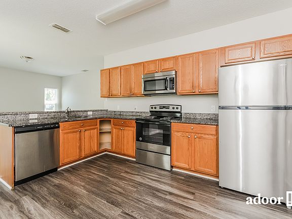 4th image of 422 Columbia Ct