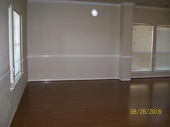 4th image of 1007 Highland Woods Dr