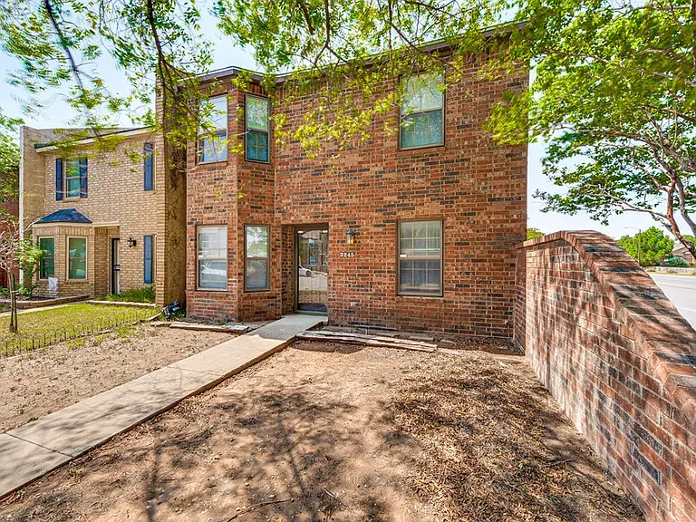 3245 Preston Dr — Photo 3