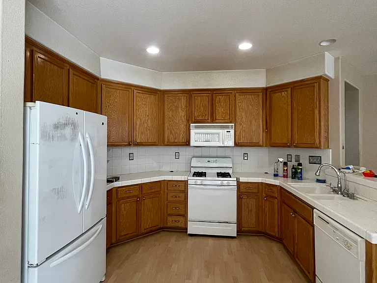 Onyx Ave — Photo 5