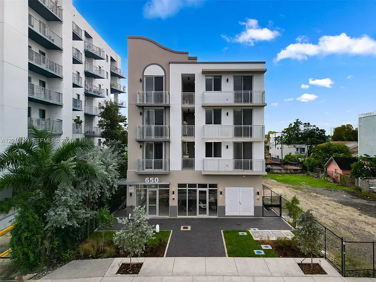 650 SW 1st St #303 — Photo 15