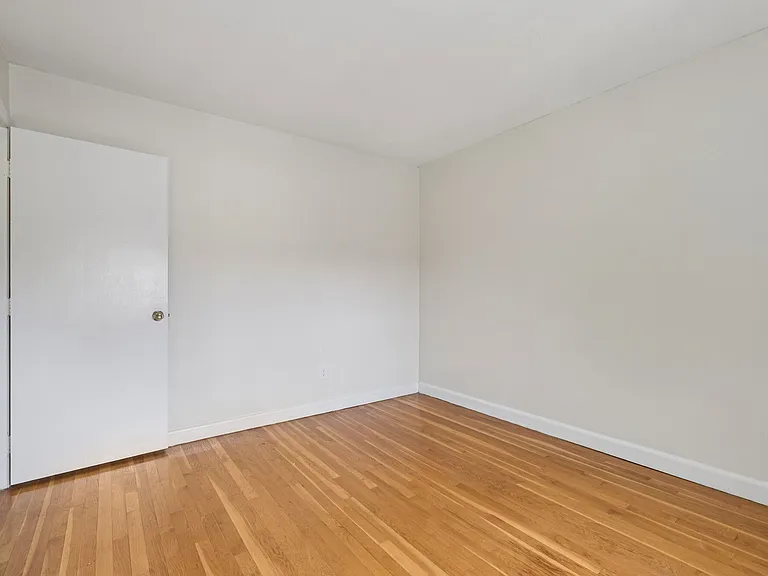 Gardner Street Apartments — Photo 51