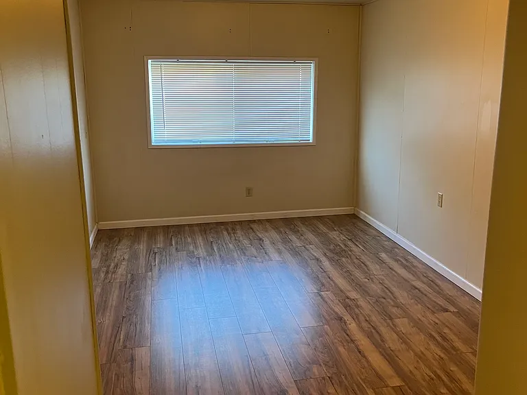 1405 Worden Ave — Photo 10