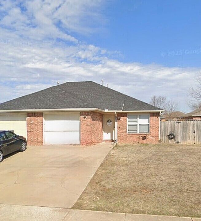 1st image of 307 E Asher Ct