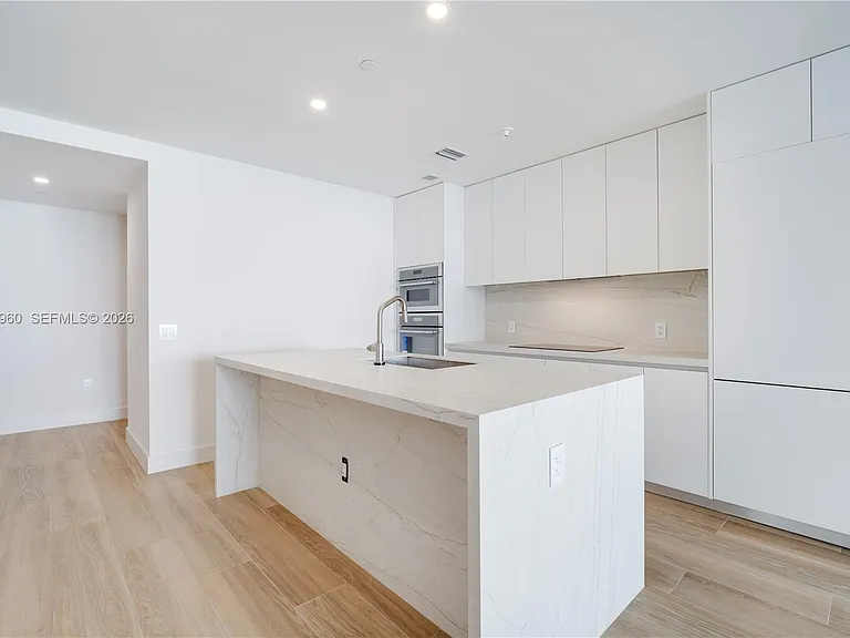 700 NE 24th St #1303 — Photo 5