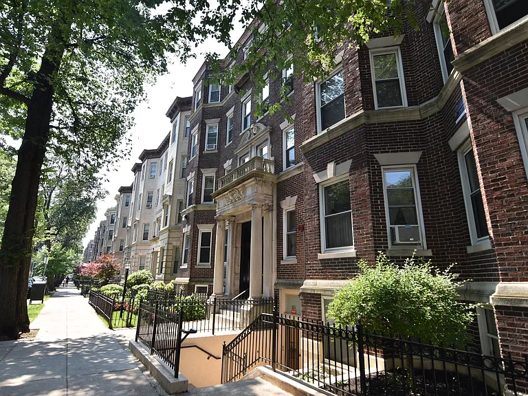 11 Queensberry St #4 — Photo 1