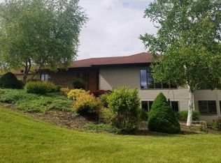 2216 Meadow Way, Manitowoc, WI 54220