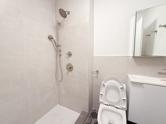 5th image of 1128 Lafayette Ave Room 2