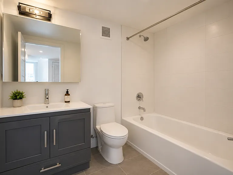 184 Thompson St #5V — Photo 5