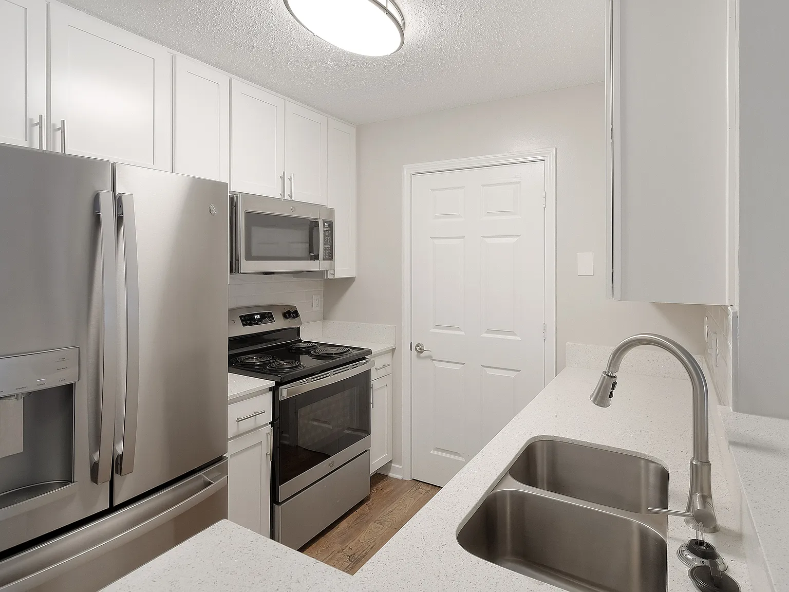 The Woodlands Apartment Homes — Photo 2