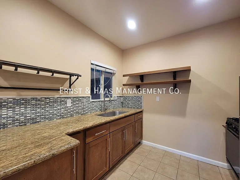 930 E Broadway — Photo 5