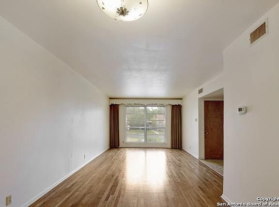 5th image of 338 Langton Dr