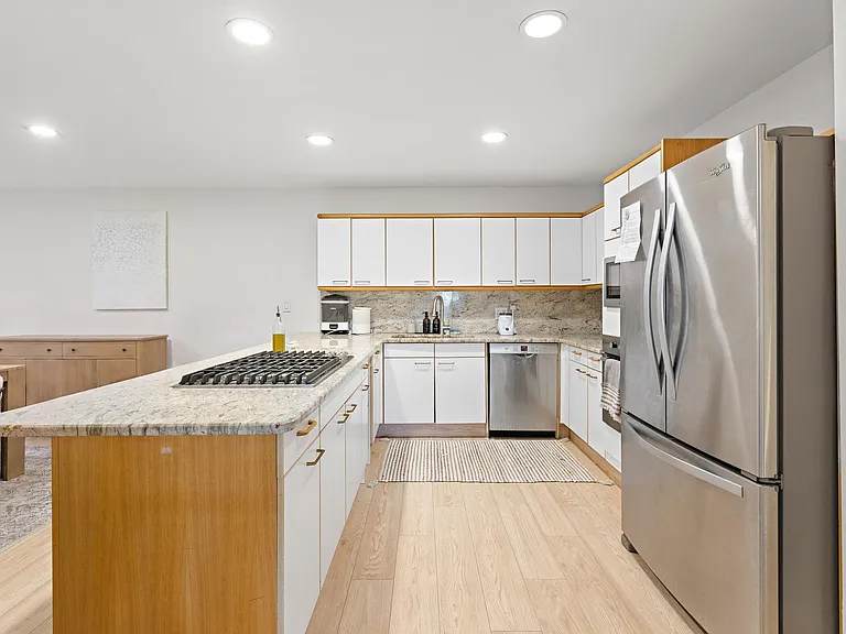 11A Riverview Cir #11A — Photo 8