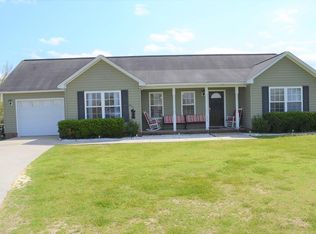 1070 Begonia Cir, Manning, SC 29102